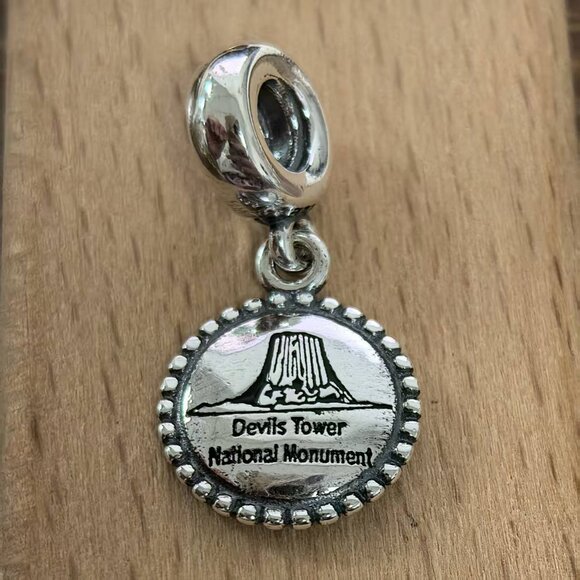 Pandora Devils Tower America's 1st National Monument Bear Lodge Charm - Picture 1 of 4
